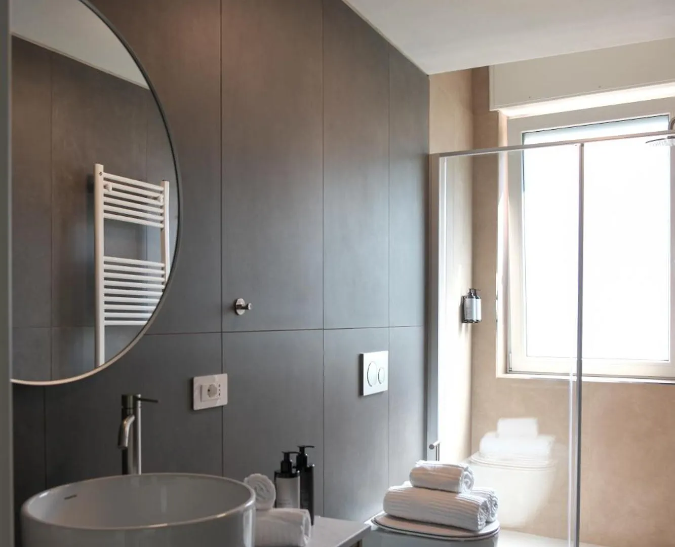 Prestige Main Apartment - Just 30 Seconds Walk To Bernina Express ティラーノ